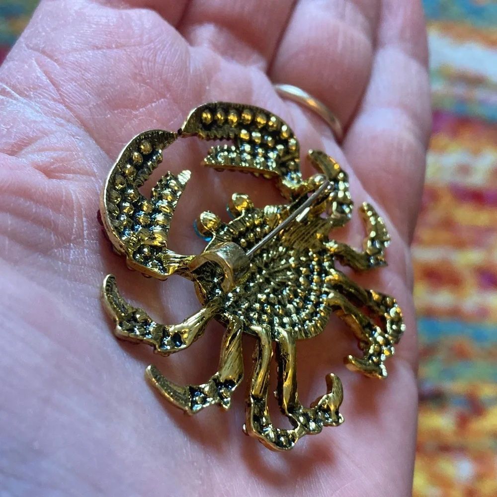 Vibrant Red and Gold Rhinestone Crab Brooch - Picture 9 of 10